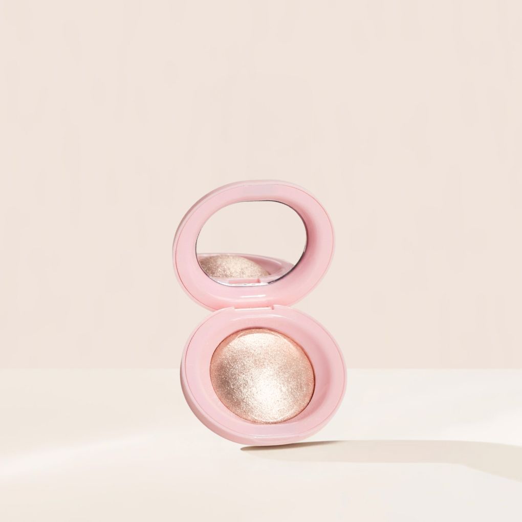 Oplenza Silky Touch Highlighter in shade Champagne- Best pressed powder Highlighter.