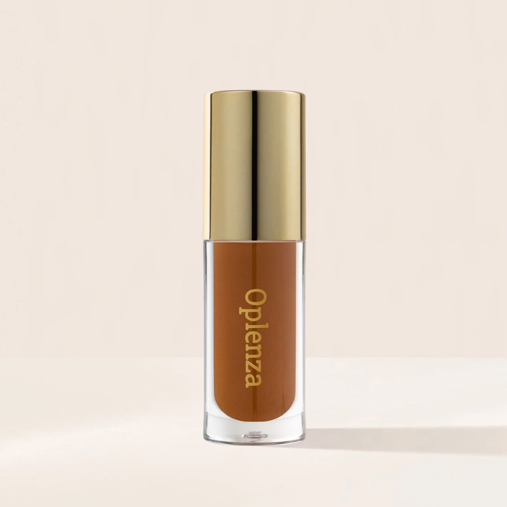 Oplenza Opulent Lustre Gloss - Maple, trend-forward shade, smudge-proof, bold color payoff lip gloss for a flawless, radiant beauty look.
