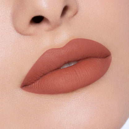 Close-up of a soft confortable and moist-matte lipstick applied on lips in shade 09 Unfiltered