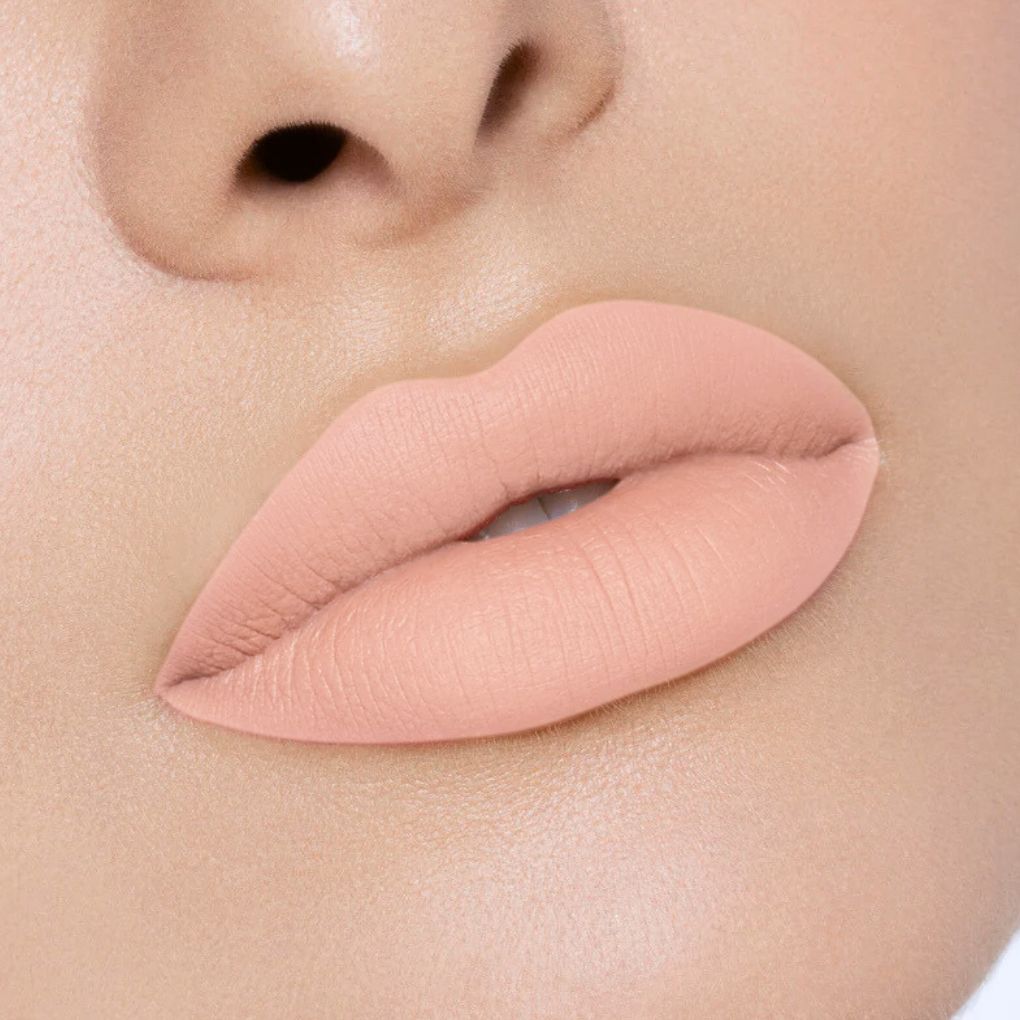 Close-up of the best creamy and moist-matte lipstick applied on lips in shade 14 Blank Slate